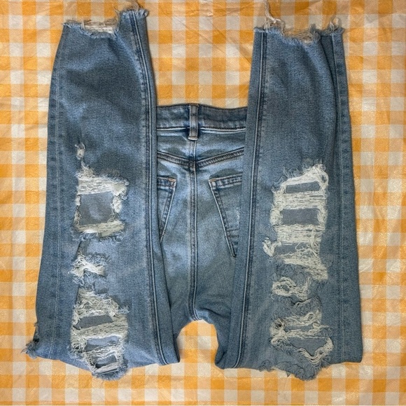 American Eagle Stretch Ripped Mom Jean in Daylight Destroy Blue Denim 2 - Picture 5 of 9